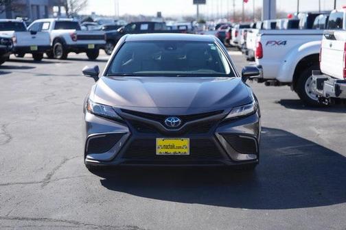 2022 Toyota Camry Hybrid SE