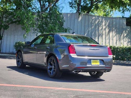 2023 Chrysler 300 Touring