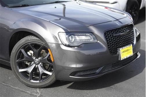 2023 Chrysler 300 Touring