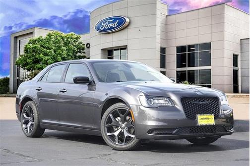 2023 Chrysler 300 Touring