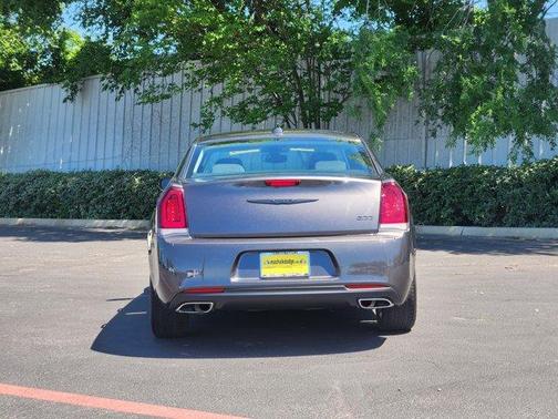 2023 Chrysler 300 Touring