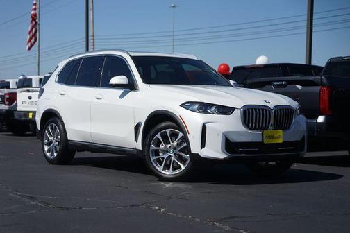 Mineral White Metallic 2024 BMW X5 sDrive40i