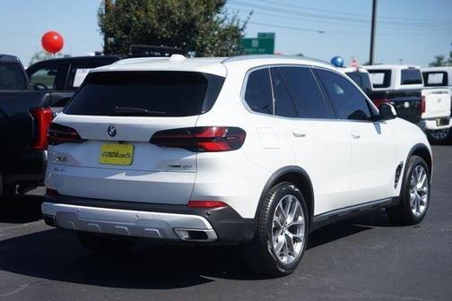 Mineral White Metallic 2024 BMW X5 sDrive40i