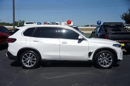 Mineral White Metallic 2024 BMW X5 sDrive40i