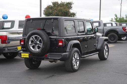 Black Clearcoat 2022 Jeep Wrangler Unlimited Sahara