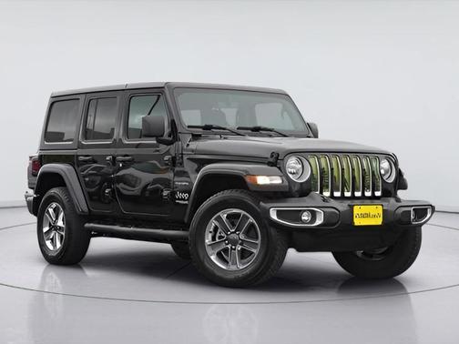 Black Clearcoat 2022 Jeep Wrangler Unlimited Sahara