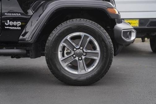 Black Clearcoat 2022 Jeep Wrangler Unlimited Sahara