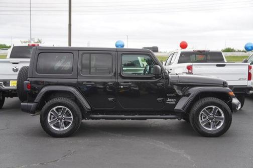 Black Clearcoat 2022 Jeep Wrangler Unlimited Sahara