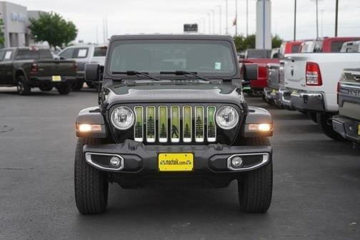Black Clearcoat 2022 Jeep Wrangler Unlimited Sahara
