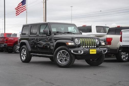 Black Clearcoat 2022 Jeep Wrangler Unlimited Sahara