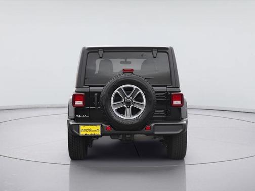 Black Clearcoat 2022 Jeep Wrangler Unlimited Sahara