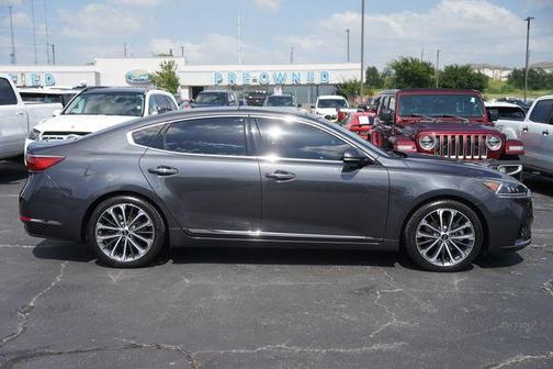 Platinum Graphite 2019 Kia Cadenza Technology