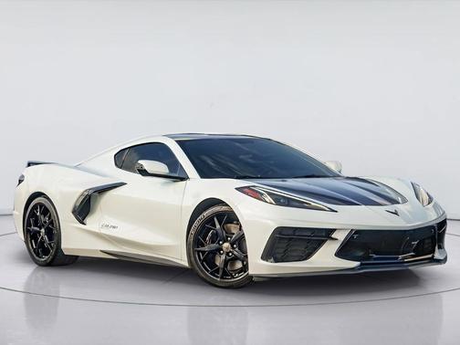 Arctic White 2023 Chevrolet Corvette Stingray w/2LT