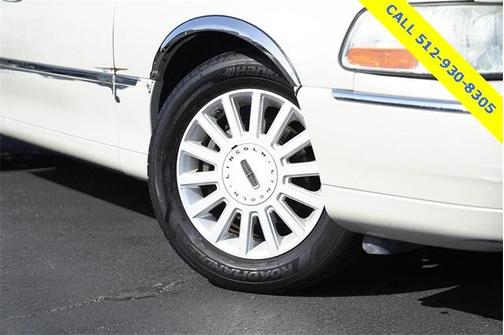 2005 Lincoln Town Car Signature