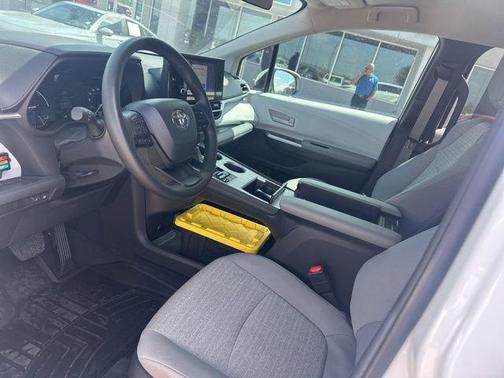 2025 Toyota Sienna LE