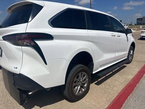 2025 Toyota Sienna LE