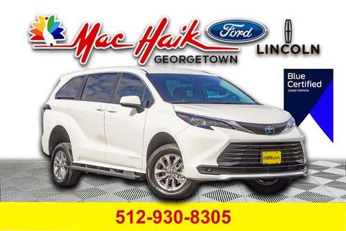 2025 Toyota Sienna LE