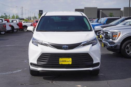 2025 Toyota Sienna LE