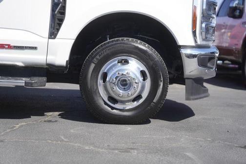 Star White 2023 Ford F-350 Lariat Super Duty