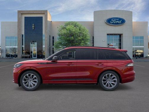 Red Carpet 2026 Lincoln Aviator Premiere