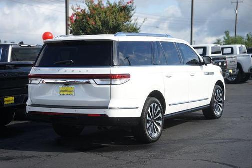 White Metallic 2024 Lincoln Navigator L Reserve