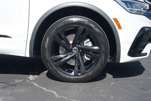 Opal White Pearl Effect 2024 Volkswagen Tiguan 2.0T SE R-Line Black