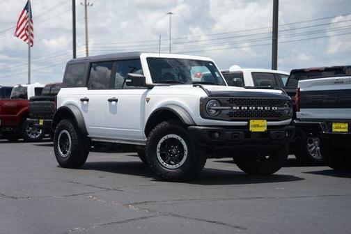 Oxford White 2023 Ford Bronco Badlands
