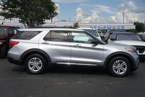 Iconic Silver Metallic 2022 Ford Explorer XLT