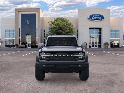 Avalanche Gray 2026 Ford Bronco Outer Banks