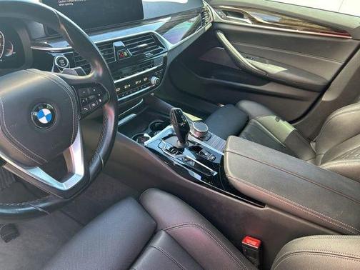 2021 BMW 530 i