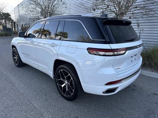 2022 Jeep Grand Cherokee Summit Reserve