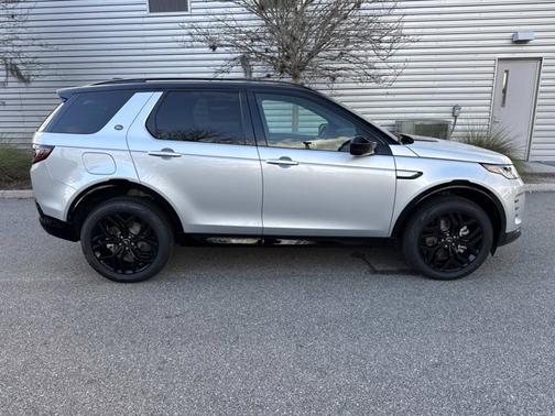 Hakuba Silver Metallic 2026 Land Rover Discovery Sport Landmark