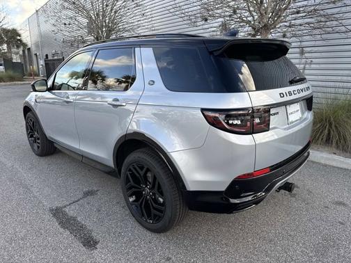 Hakuba Silver Metallic 2026 Land Rover Discovery Sport Landmark