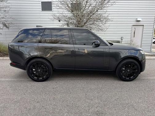 2025 Land Rover Range Rover SE