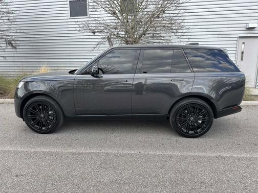 2025 Land Rover Range Rover SE
