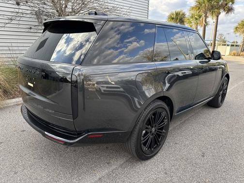 2025 Land Rover Range Rover SE