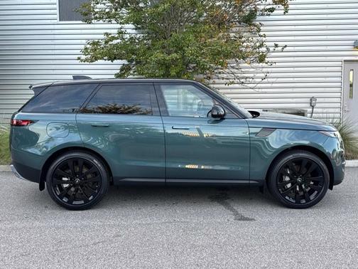 2025 Land Rover Range Rover Sport SE