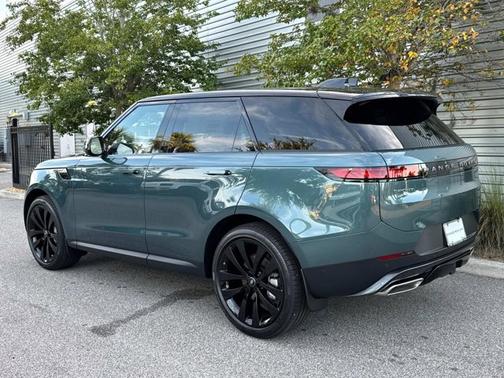 2025 Land Rover Range Rover Sport SE