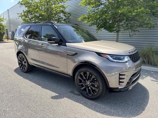 Lantau Bronze Metallic 2026 Land Rover Discovery Dynamic SE