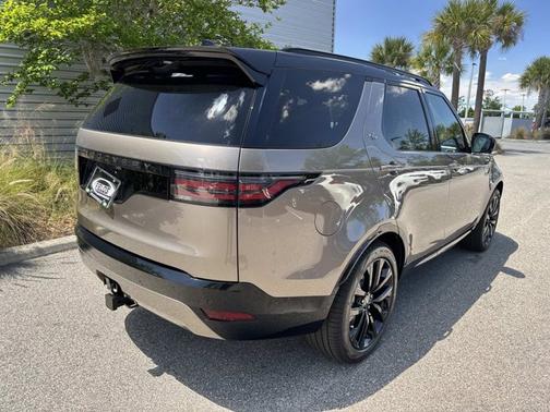 Lantau Bronze Metallic 2026 Land Rover Discovery Dynamic SE