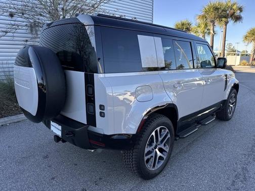 2026 Land Rover Defender X-Dynamic SE