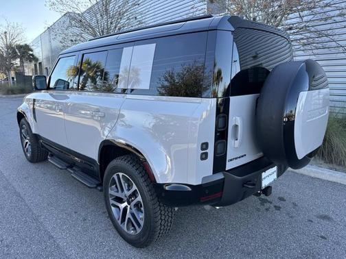 2026 Land Rover Defender X-Dynamic SE