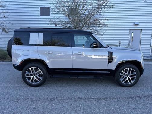 2026 Land Rover Defender X-Dynamic SE