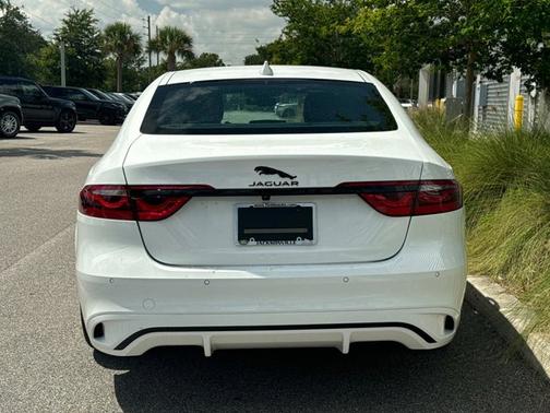 2024 Jaguar XF R-Dynamic SE