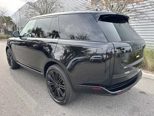 2026 Land Rover Range Rover SE