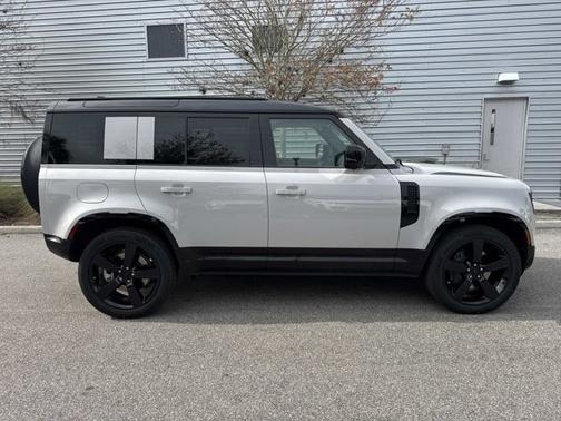 2026 Land Rover Defender X-Dynamic SE