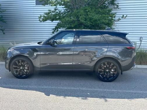 2025 Land Rover Range Rover Sport SE