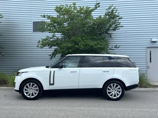2025 Land Rover Range Rover SE
