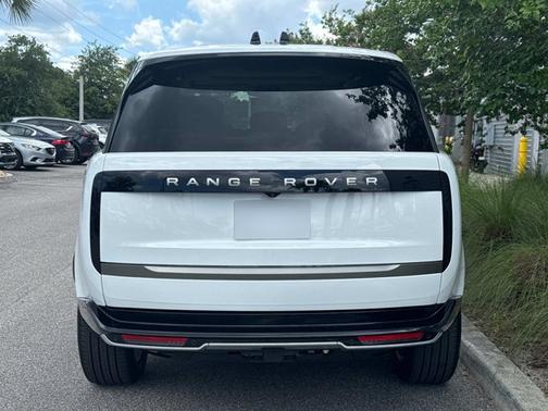 2025 Land Rover Range Rover SE