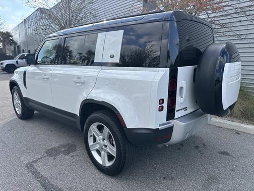 2023 Land Rover Defender SE